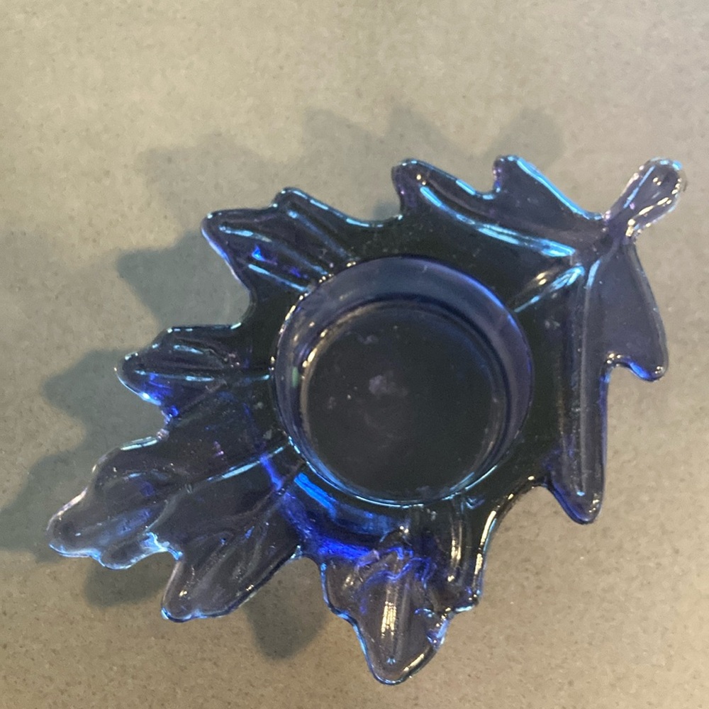 3/$5🕯️blue leaf tealight holder.